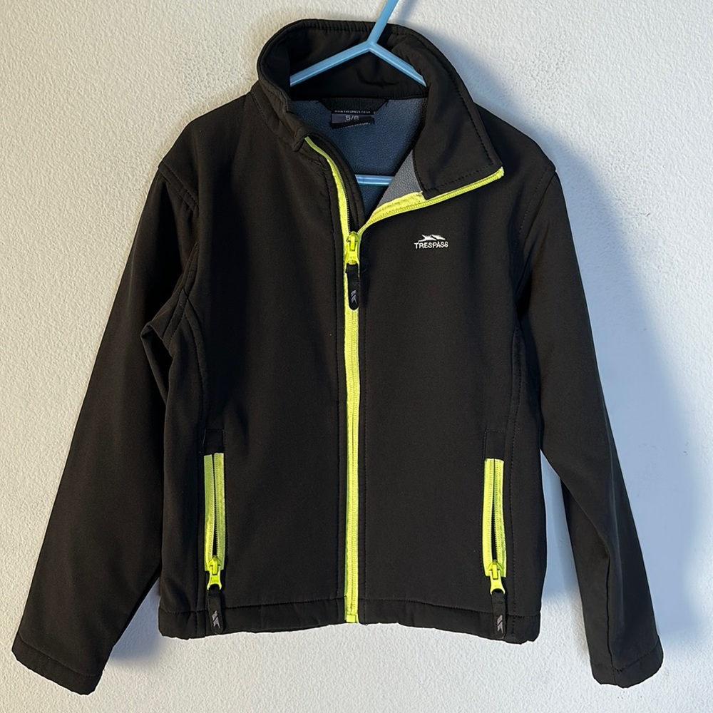 Trespass black soft shell jacket 5/6